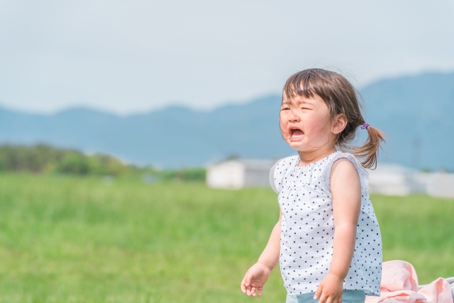 「ママがいい」と泣くのは愛情不足のサイン？
