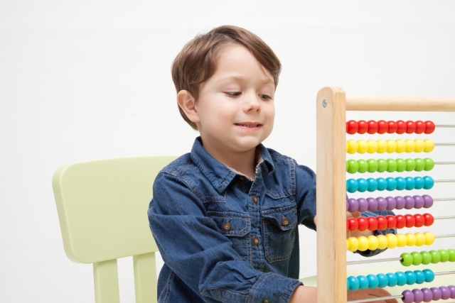 脳の成長期を逃さない！4～6歳からはじめるそろばんの7つの効果