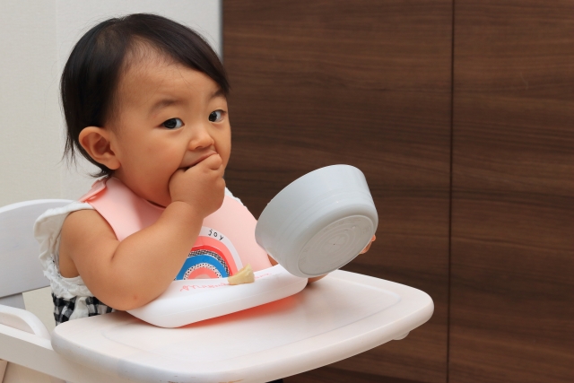手づかみ食べ 遊ぶだけでよくある3つの質問